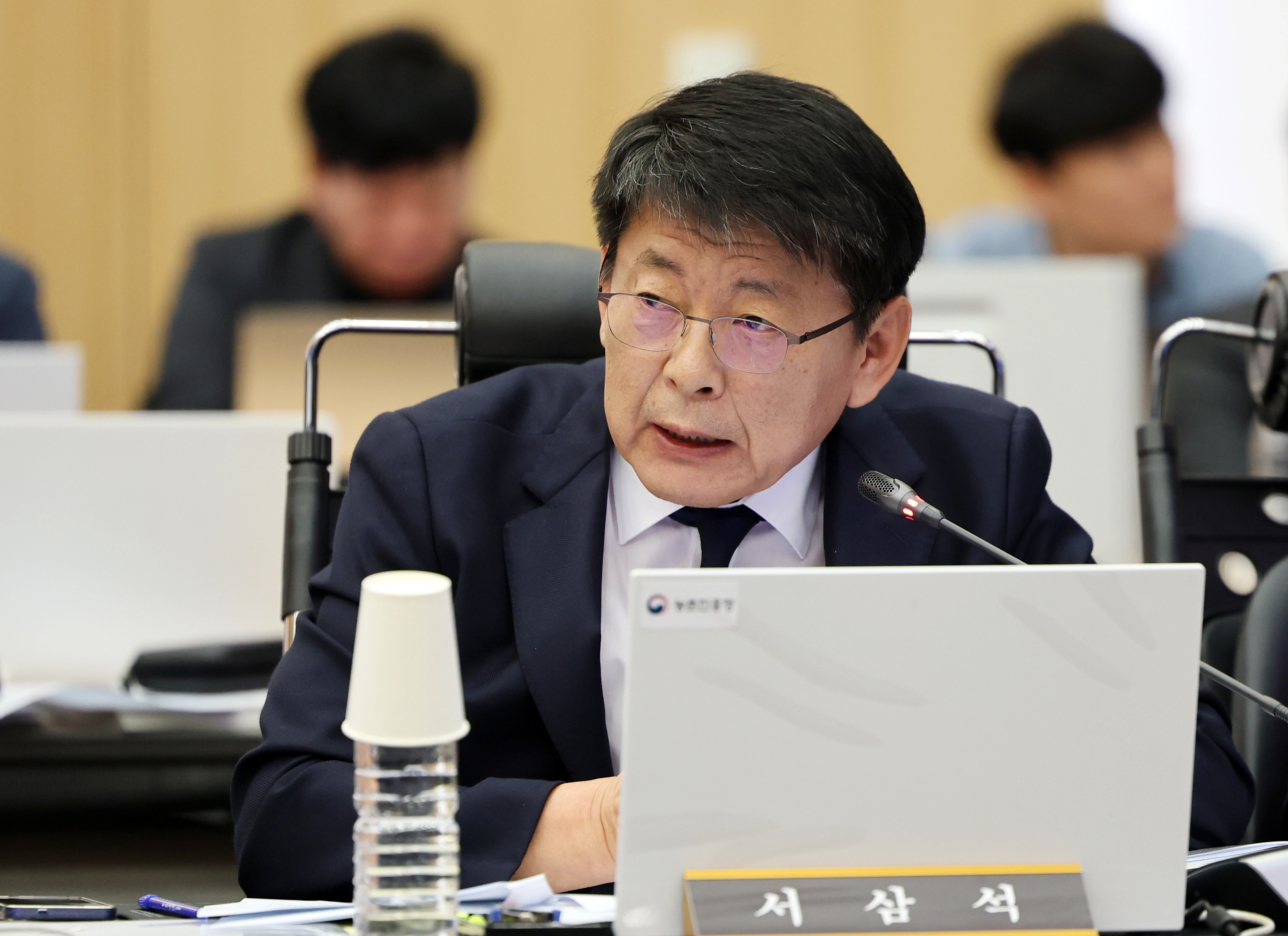 질의하는 서삼석 의원  서삼석 더불어민주당 의원이 지난 17일 전주시 덕진구 농촌진흥청에서 열린 국회 농림축산식품해양수산위원회 국정감사에서 질의하고 있다. 2025.10.17