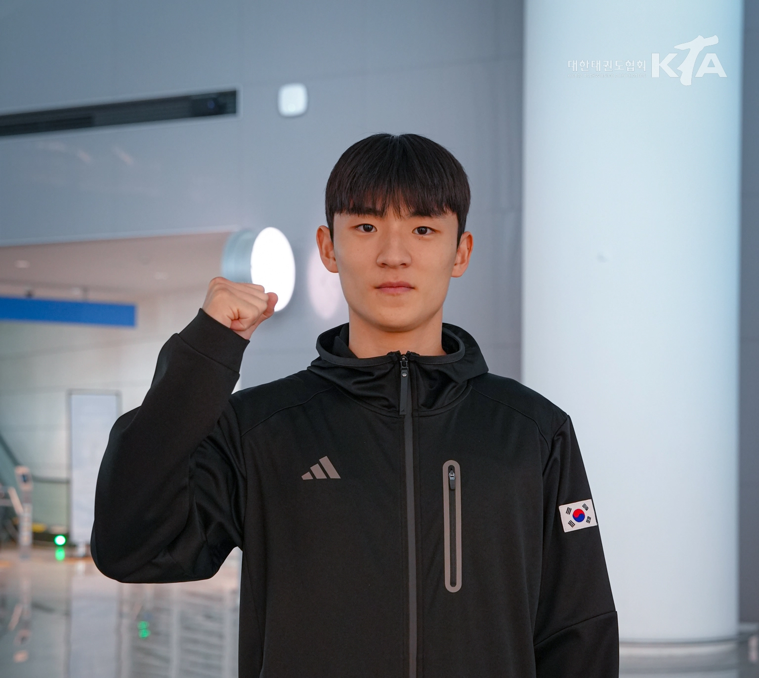한국 태권도 국가대표 배준서가 21일 인천국제공항을 통해 출국하고 있다. 대한태권도협회 제공