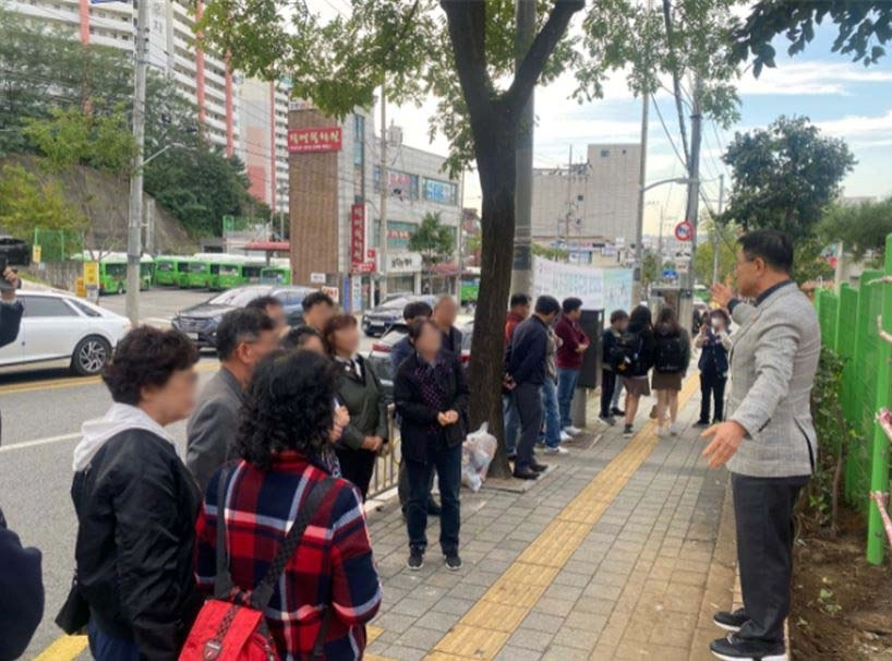 지역 주민들과 대화하는 최기찬 의원