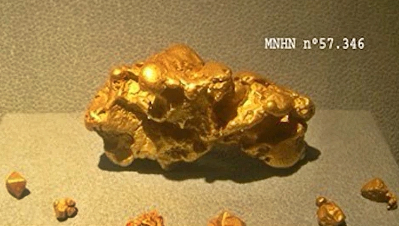 21일(현지시간) 파리 검찰청은 24세 중국인 여성을 조직적 절도 및 범죄 공모 혐의로 지난 13일 예비 기소했다고 밝혔다. 이 여성은 지난달 16일 새벽 파리 국립자연사박물관에 침입해 총 6㎏ 상당의 금덩이를 훔쳐 달아난 혐의를 받는다. 사진은 피해 유물. 2025.10.21 프랑스tv 화면