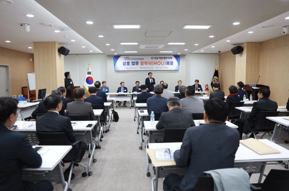 지난 22일 서울시의회 별관 제2대회의실에서 열린 (사)서울시소상공인상권진흥협회와 서울지방세무사회 간 업무협약(MOU) 체결식에서 김용호 시의원이 축사하고 있다.