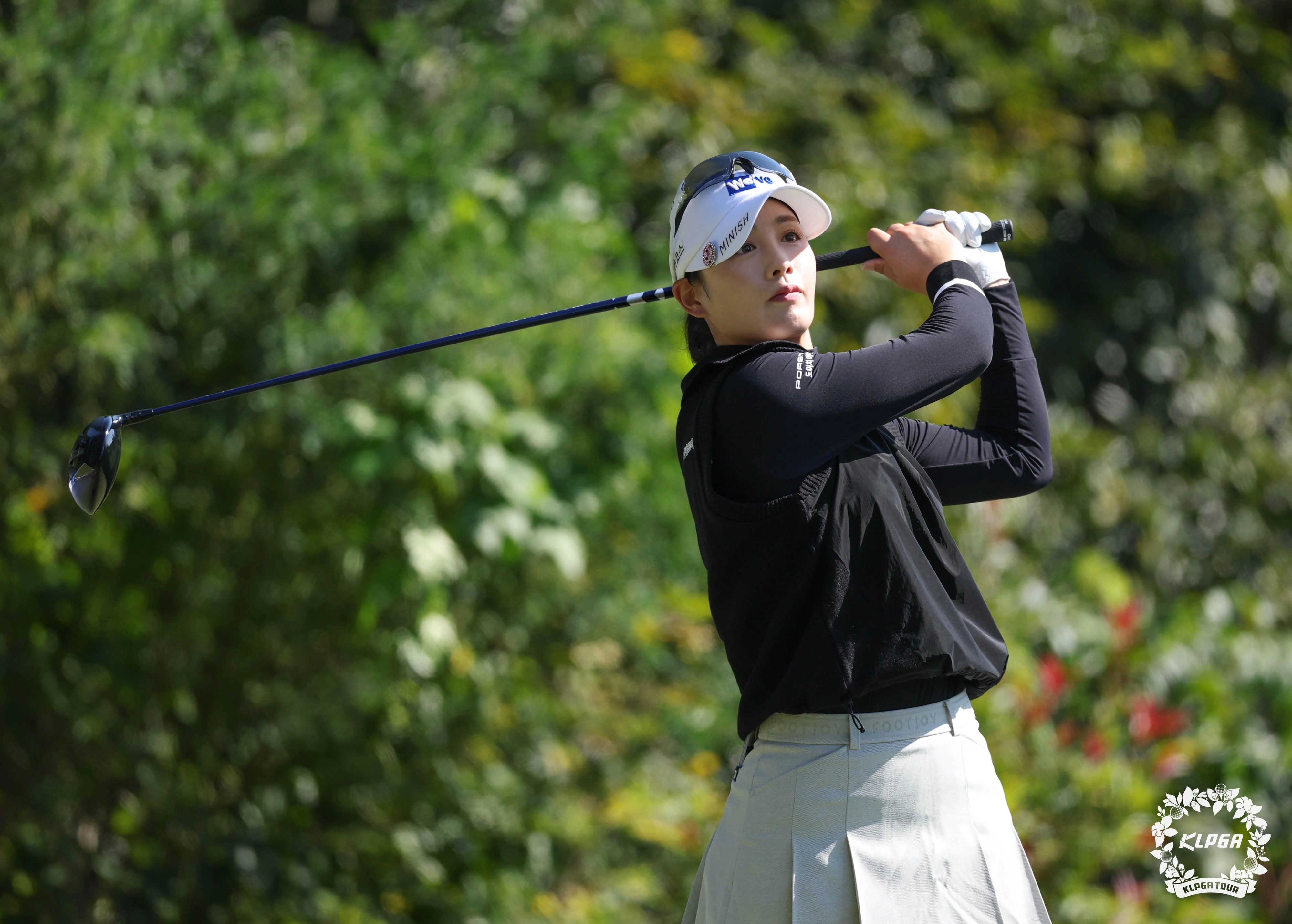 티샷하는 박결  24일 전남 나주 해피니스CC에서 열린 광남일보 해피니스오픈 1라운드 2번홀에서 박결이 티샷을 하고 있다. (사진=KLPGA 제공)