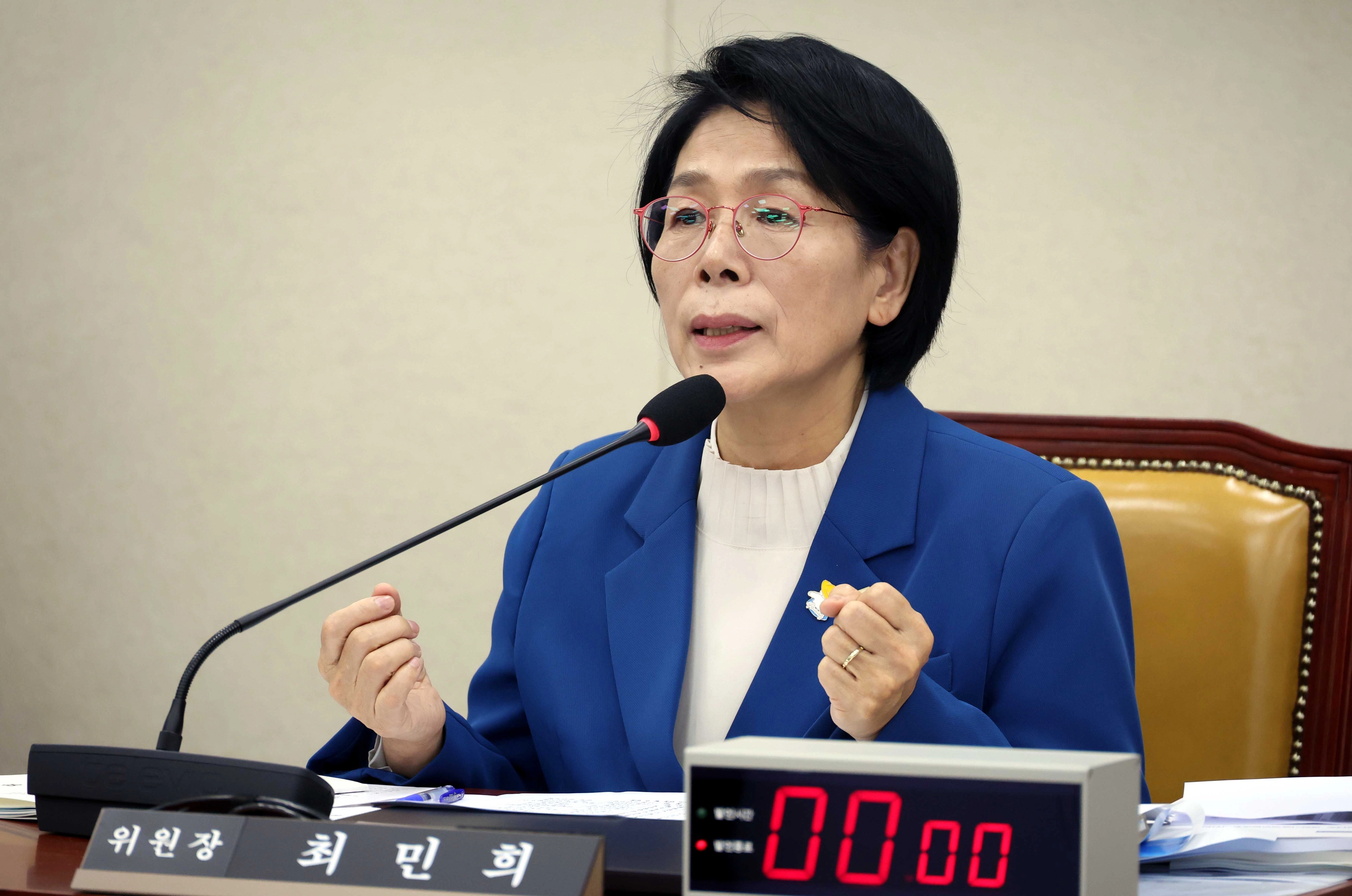 최민희 과방위원장이 23일 오전 서울 여의도 국회에서 열린 과학기술정보방송통신위원회 국정감사에서 발언을 하고 있다. 2025.10.23 뉴시스
