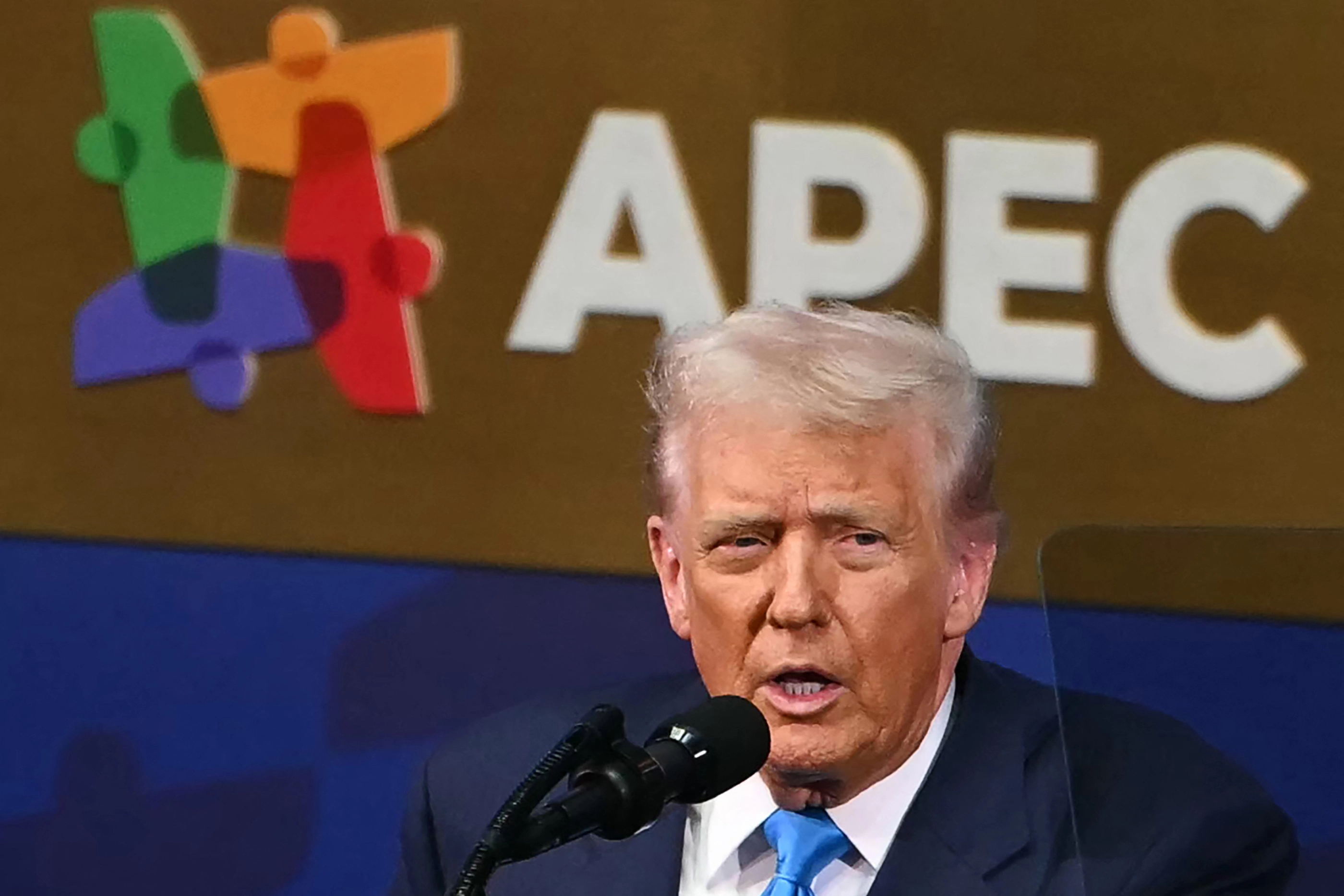 아시아태평양경제협력체(APEC) 정상회의를 계기로 방한한 도널드 트럼프 미국 대통령이 29일 ‘APEC CEO 서밋’ 행사장인 경주예술의전당에서 연설하고 있다. AFP 연합뉴스