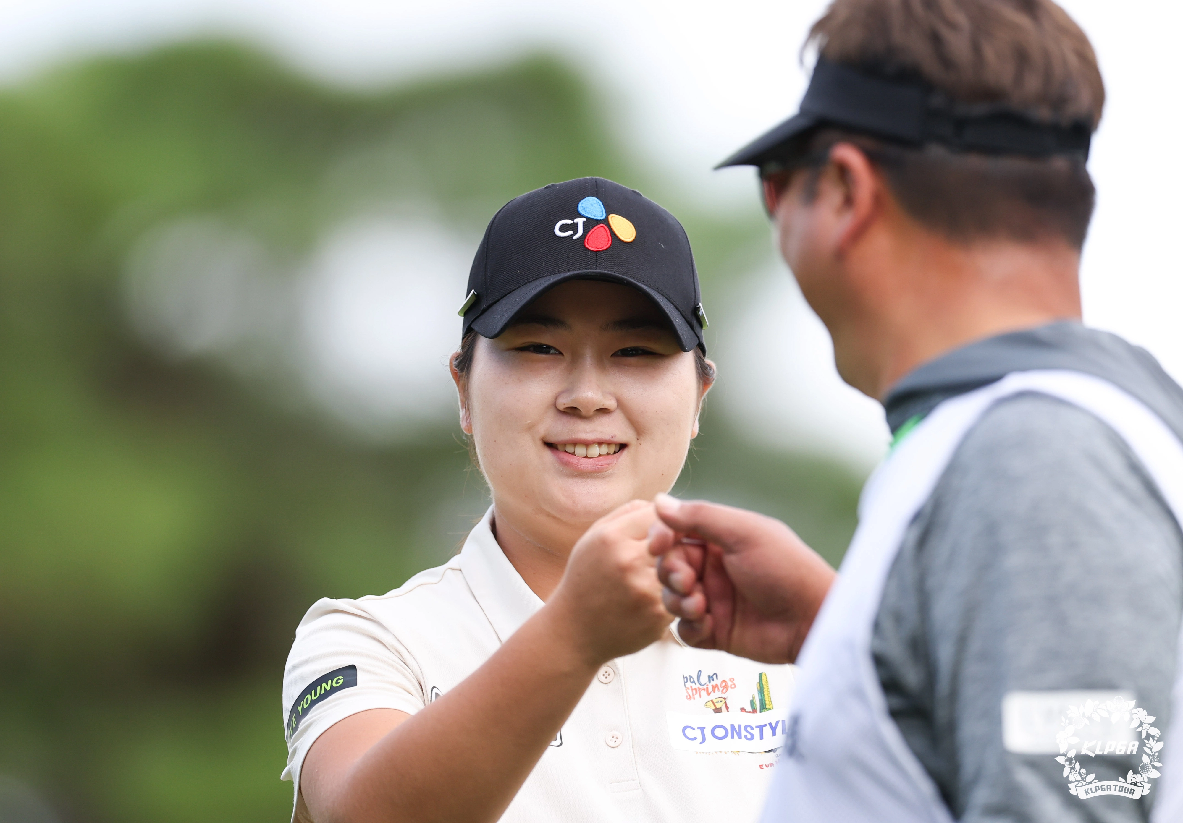 버디 성공한 홍정민  [서울=뉴시스] 16일 경기 양주 레이크우드CC에서 열린 상상인·한경 와우넷 오픈 2025 1라운드 3번홀에서 홍정민이 버디 성공 후 홀아웃하고 있다. (사진=KLPGA 제공) 2025.10.16. photo@newsis.com *재판매 및 DB 금지

<저작권자ⓒ 공감언론 뉴시스통신사. 무단전재-재배포 금지.>