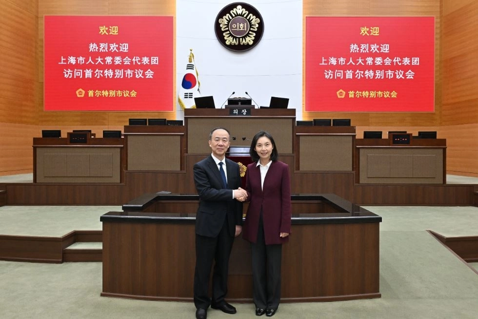 본회의장 참관하는 린제 농업농촌위원회 주임위원과 최호정 의장