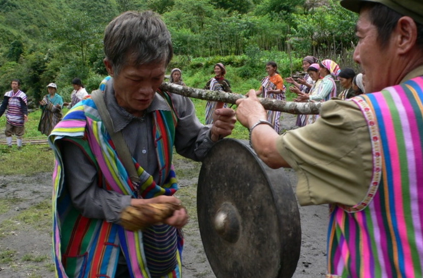 중국 두룽족 모습. 위키피디아