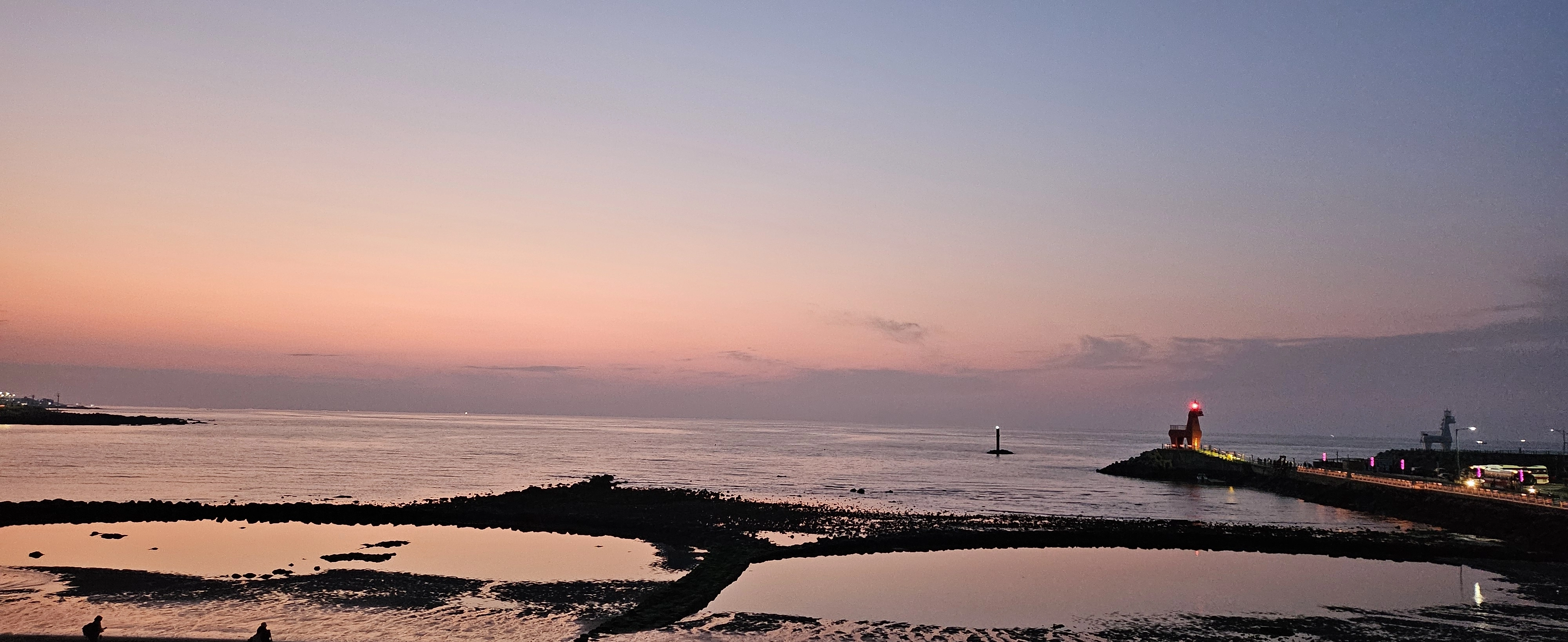 17코스에서 만나는 노을이 아름다운 이호테우헤변의 모습. 제주 강동삼 기자