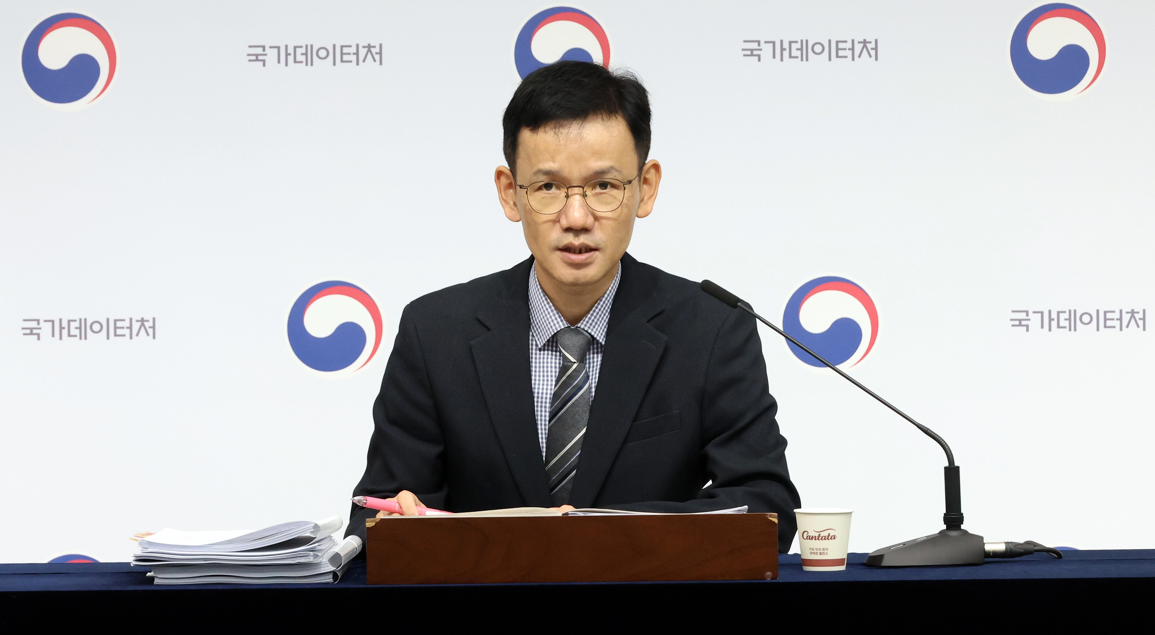 데이터처, 2025년 9월 산업활동동향 발표  이두원 국가데이터처 경제동향통계심의관이 31일 정부세종청사에서 2025년 9월 산업활동동향을 발표하고 있다. 2025. 10. 31. 세종 뉴시스