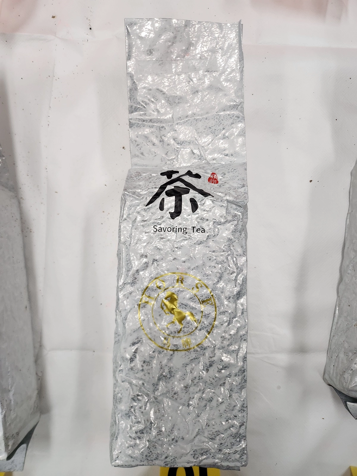 성산에서 발견된 차 포장지 위장 마약류. 제주지방해양경찰청 제공