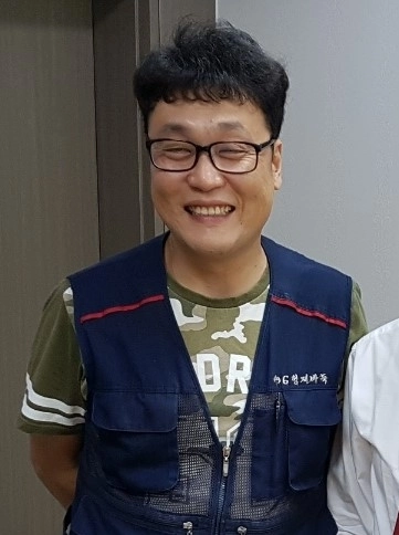 APEC 기간 시진핑 중국 국가주석에게 선물한 바둑판을 만든 신동관 6형제바둑 본부장. 본인 제공