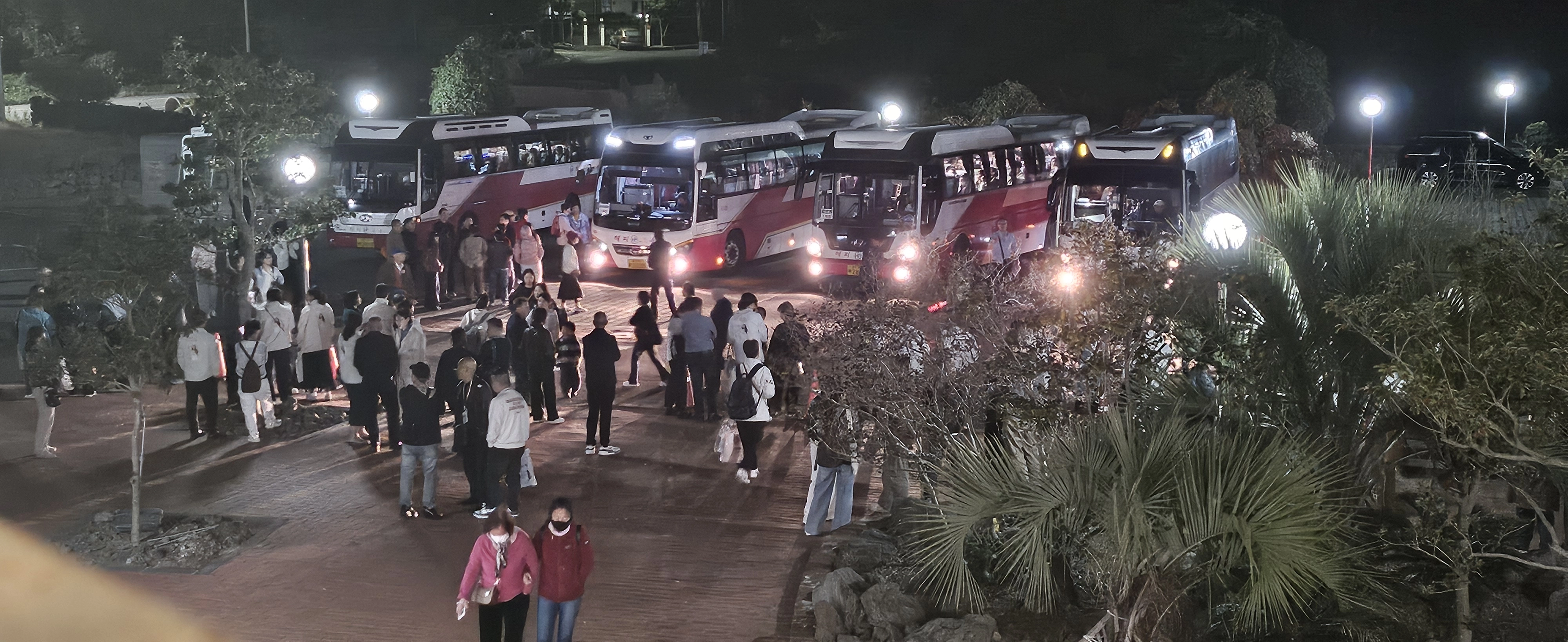 면세점 쇼핑에 나선 중국인 단체관광객들의 모습. 제주 강동삼 기자