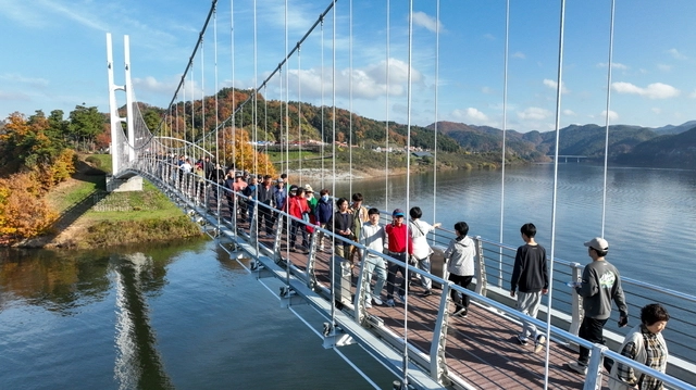 경북 영주시는 오는 15일 ‘영주댐 전국 건강걷기대회’를 연다. 사진은 지난해 대회 모습. 영주시 제공