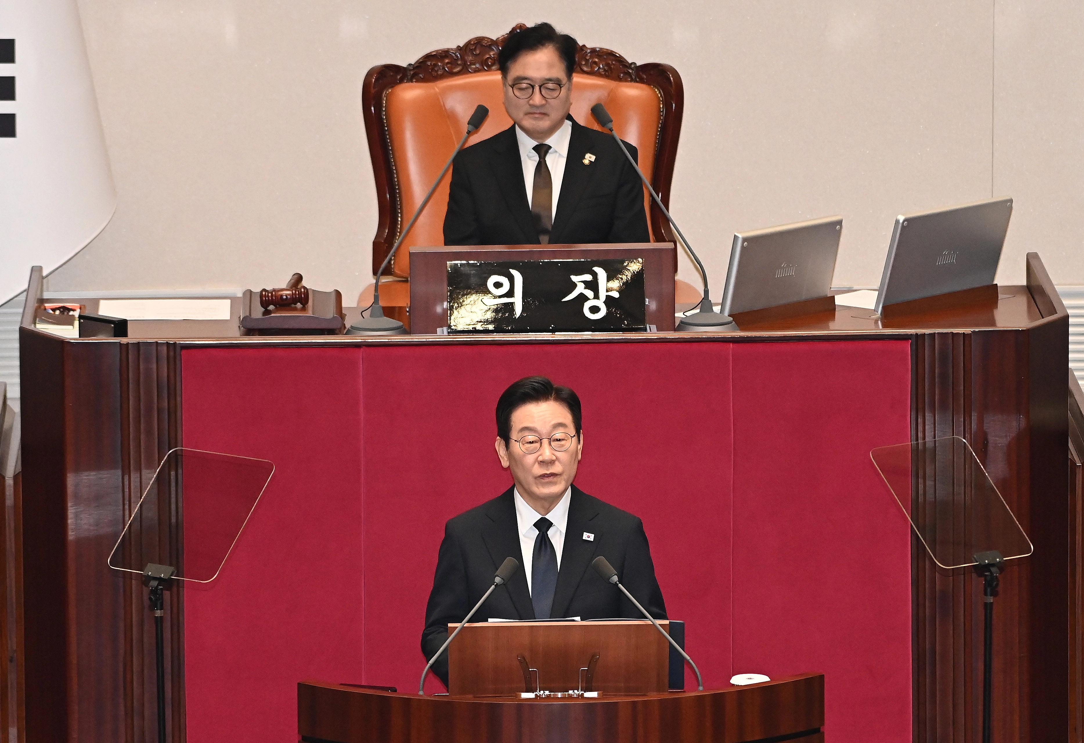 이재명 대통령 시정연설  이재명 대통령이 4일 오전 국회에서 2026년도 예산안에 대한 시정연설을 하고 있다. 2025.11.4 안주영 전문기자