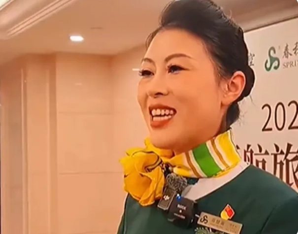 중국의 한 항공사가 기혼 여성을 승무원으로 모집하며 ‘항공 이모(Air Aunties)’라는 명칭을 사용해 논란이 되고 있다. X 캡처