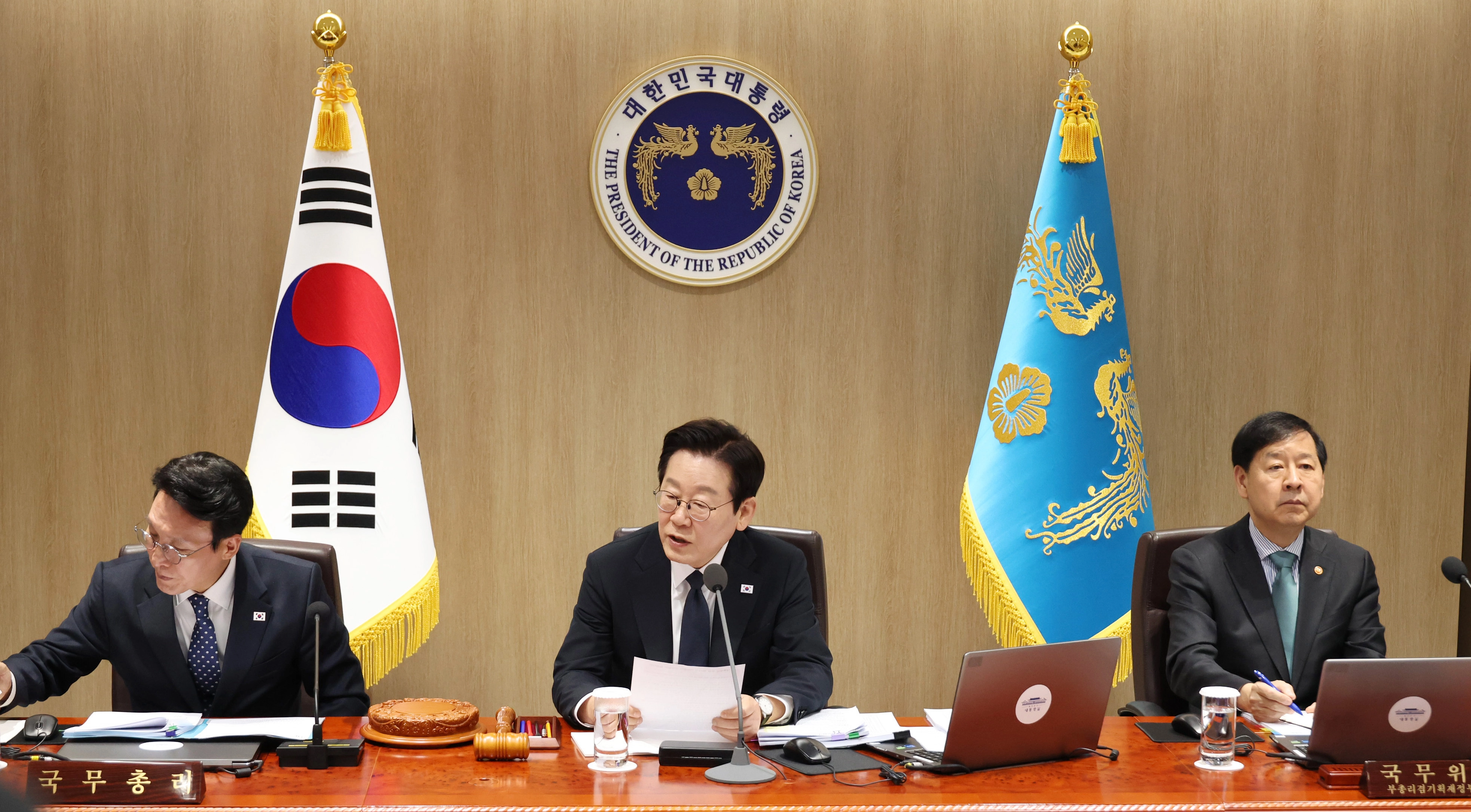 국무회의 발언하는 이재명 대통령  이재명 대통령이 4일 서울 용산 대통령실 청사에서 열린 국무회의에서 발언하고 있다. (대통령실통신사진기자단) 2025.11.04. 뉴시스