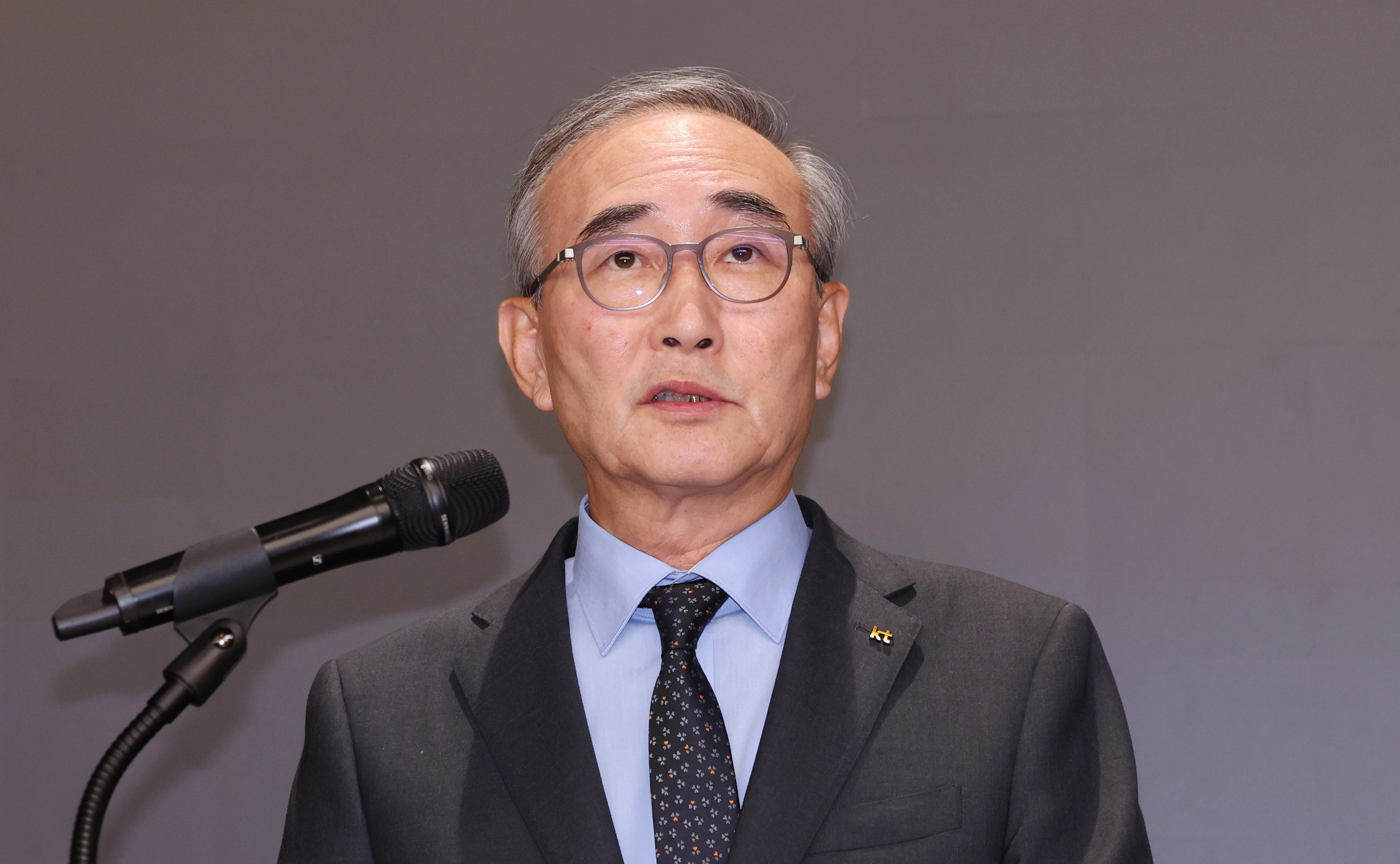 소액결제 피해 관련 기자 브리핑하는 김영섭 KT 사장  김영섭 KT 사장이 11일 서울 종로구 KT 광화문빌딩 웨스트 사옥에서 소액결제 피해 관련 기자 브리핑을 하고 있다. 2025.9.11 공동취재=연합뉴스