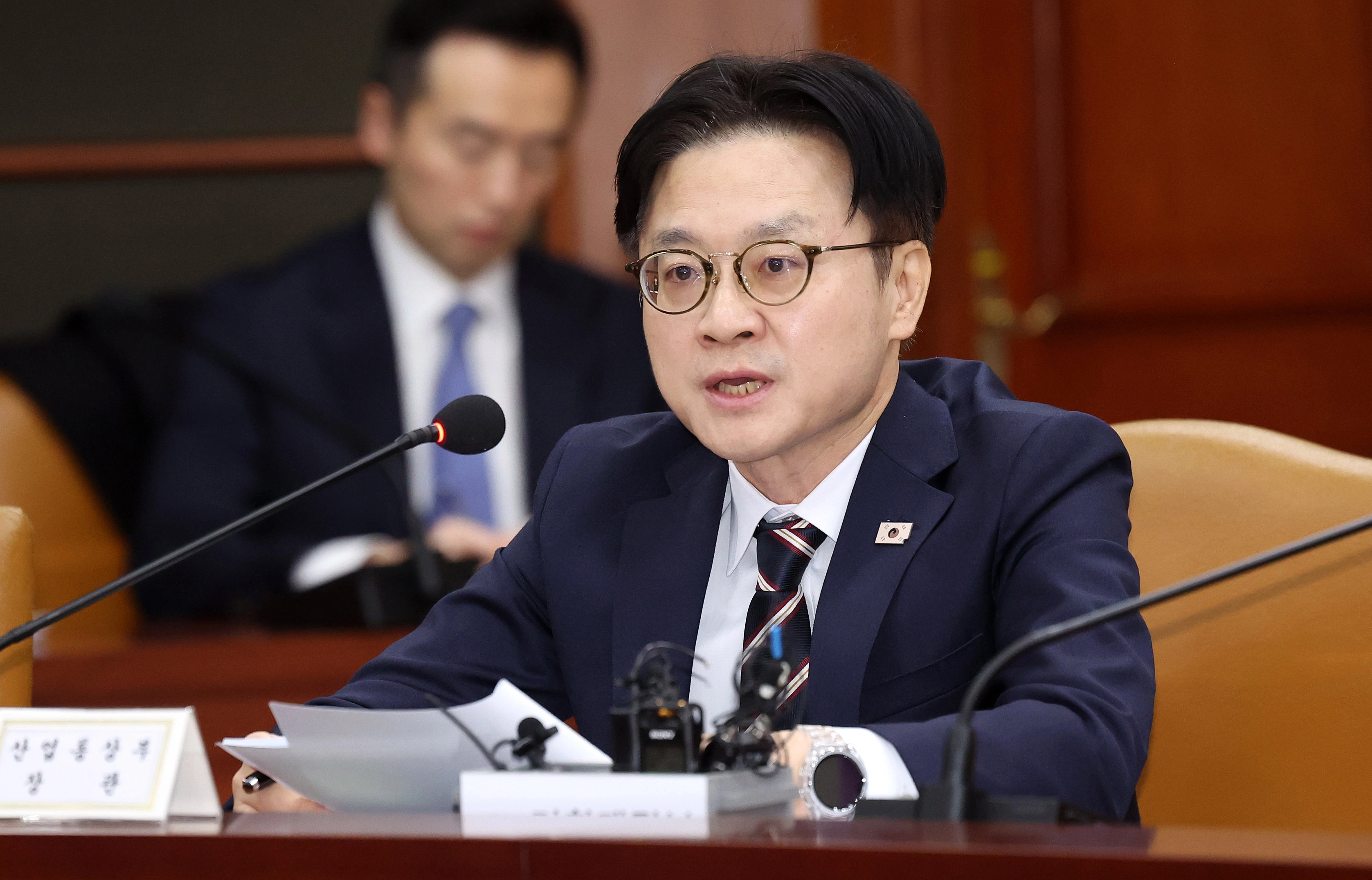 김정관 산업통상부 장관이 4일 정부서울청사에서 열린 ‘경제·물가·산업경쟁력강화 관계장관회의’에서 발언하고 있다.
뉴시스