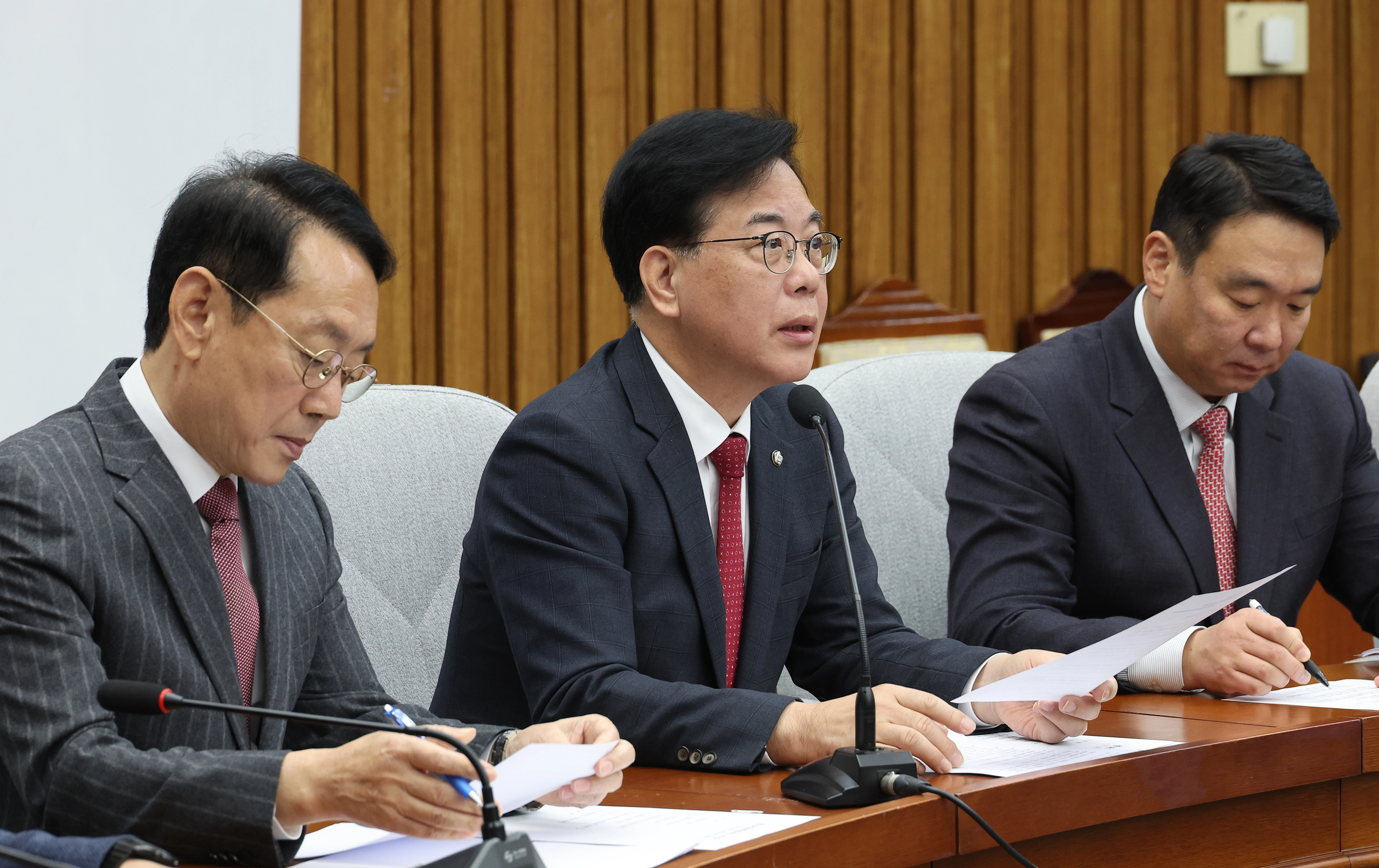 송언석 원내대표 발언  국민의힘 송언석 원내대표가 7일 서울 여의도 국회에서 열린 원내대책회의에서 발언하고 있다.  연합뉴스