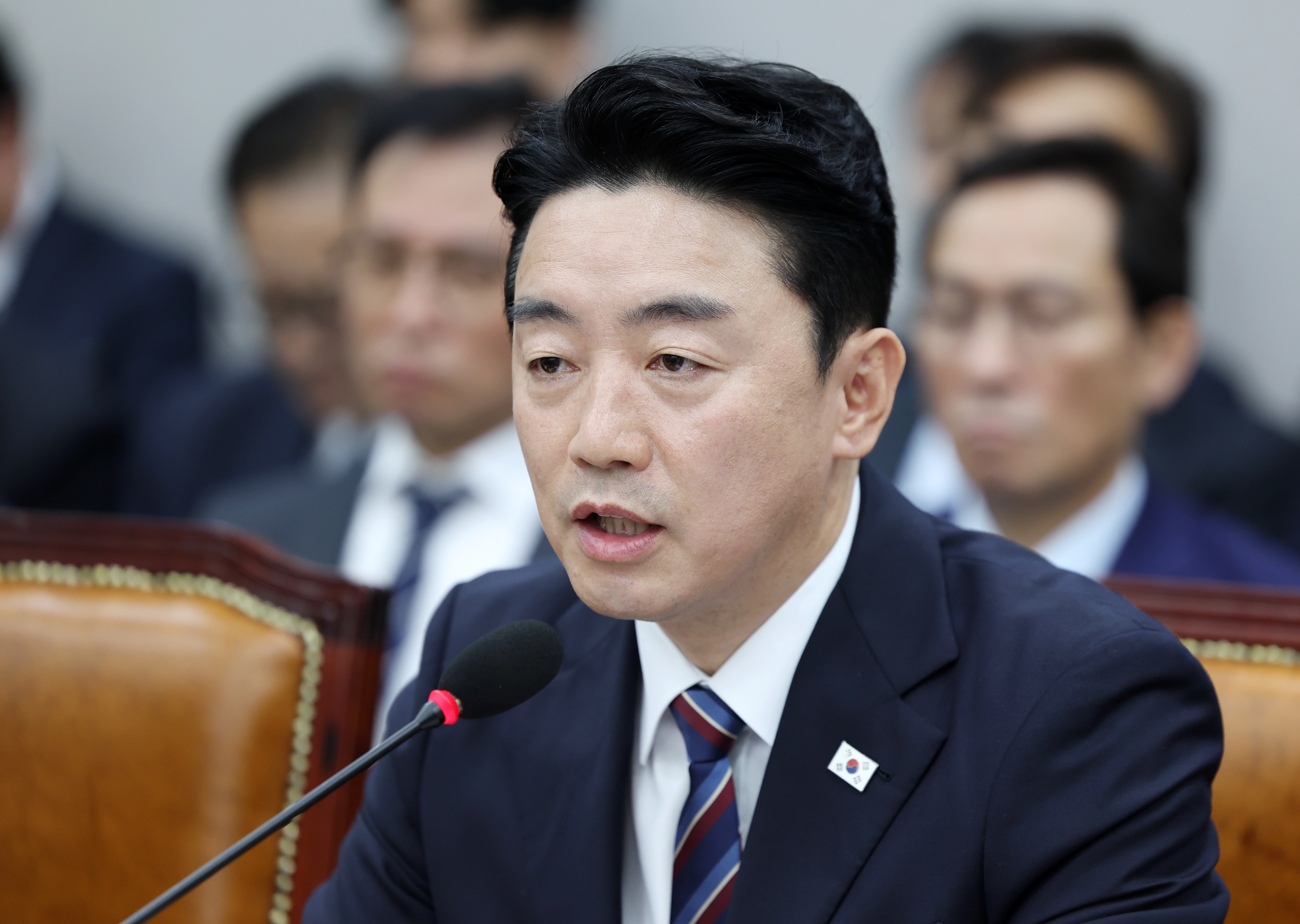 강훈식 대통령실 비서실장이 6일 서울 여의도 국회 운영위원회에서 열린  대통령비서실 등에 대한 국정감사에서 의원 질의에 답하고 있다. 2025.11.6 뉴시스