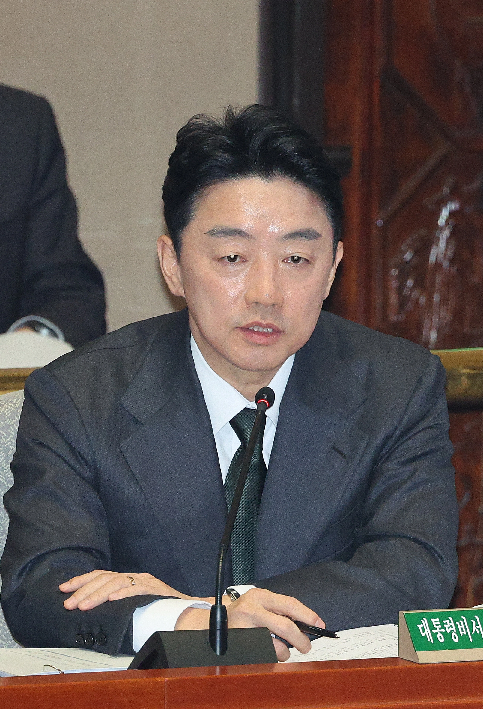 예결위 답변하는 강훈식 비서실장  강훈식 대통령 비서실장이 7일 국회에서 열린 예산결산특별위원회 전체회의에서 의원 질의에 답변하고 있다. 2025.11.7