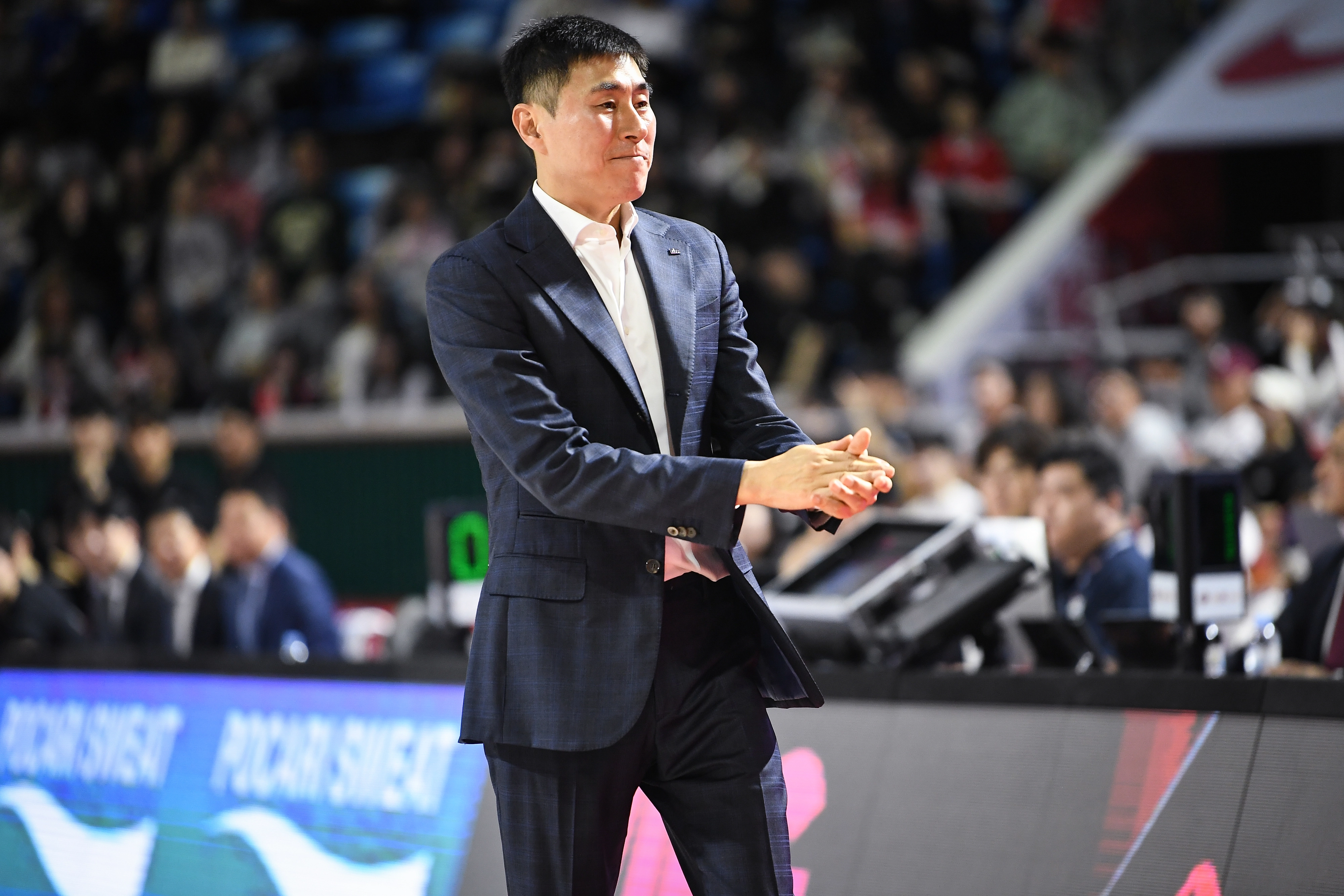 이상민 부산 KCC 감독이 4일 서울 잠실학생체육관에서 열린 2025~26 프로농구 정규시즌 서울 SK와의 원정 경기에서 아쉬운 표정을 짓고 있다. KBL 제공
