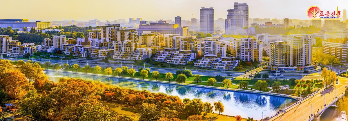 북한 노동당 기관지 노동신문은 7일 “단풍계절을 맞아 더욱 아름다워진 수도의 새 거리들”이라는  제목의 기사를 보도했다. 평양 노동신문 뉴스1