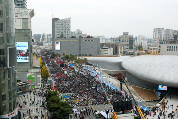 장충단로에서 민주노총이 연 전국노동자대회