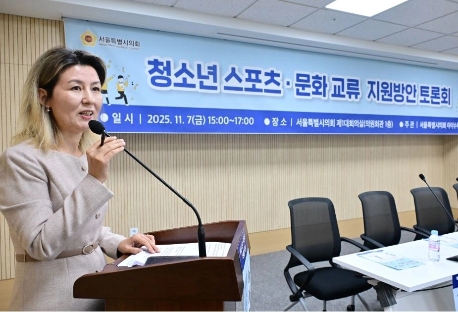 지난 7일 ‘청소년 스포츠 문화교류 지원 방안 토론회’를 주관한 아이수루 부위원장이 개회사를 하고 있다.