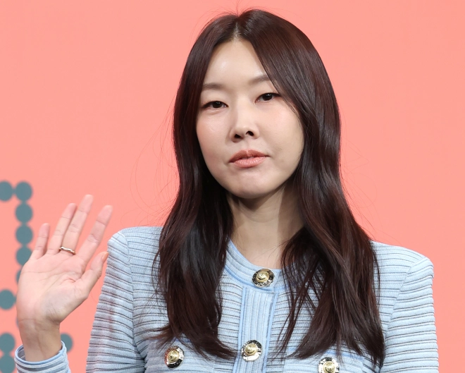 모델 겸 방송인 한혜진이 지난달 27일 서울 영등포구 KBS 본관에서 열린 KBS2 프로그램 ‘누난 내게 여자야’ 제작발표회에 참석해 포즈를 취하고 있다. 2025.10.27 뉴스1