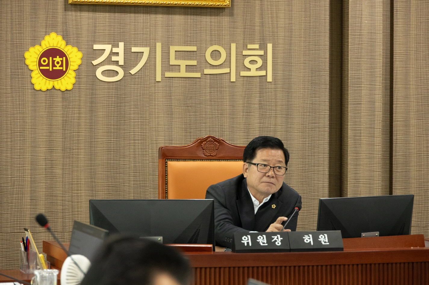 허원 건설교통위원장이 위원장석에서 감사 진행을 주재하고 있다.(사진=경기도의회)