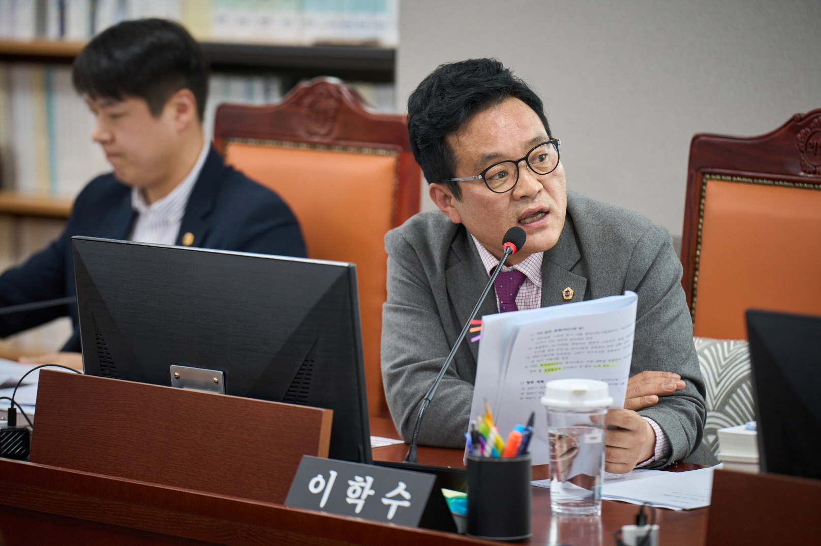 이학수 의원이 11월 10일개최된 문화체육관광국 행정사무감사에서 피감기관을 상대로 질의하고 있다.(사진=경기도의회)