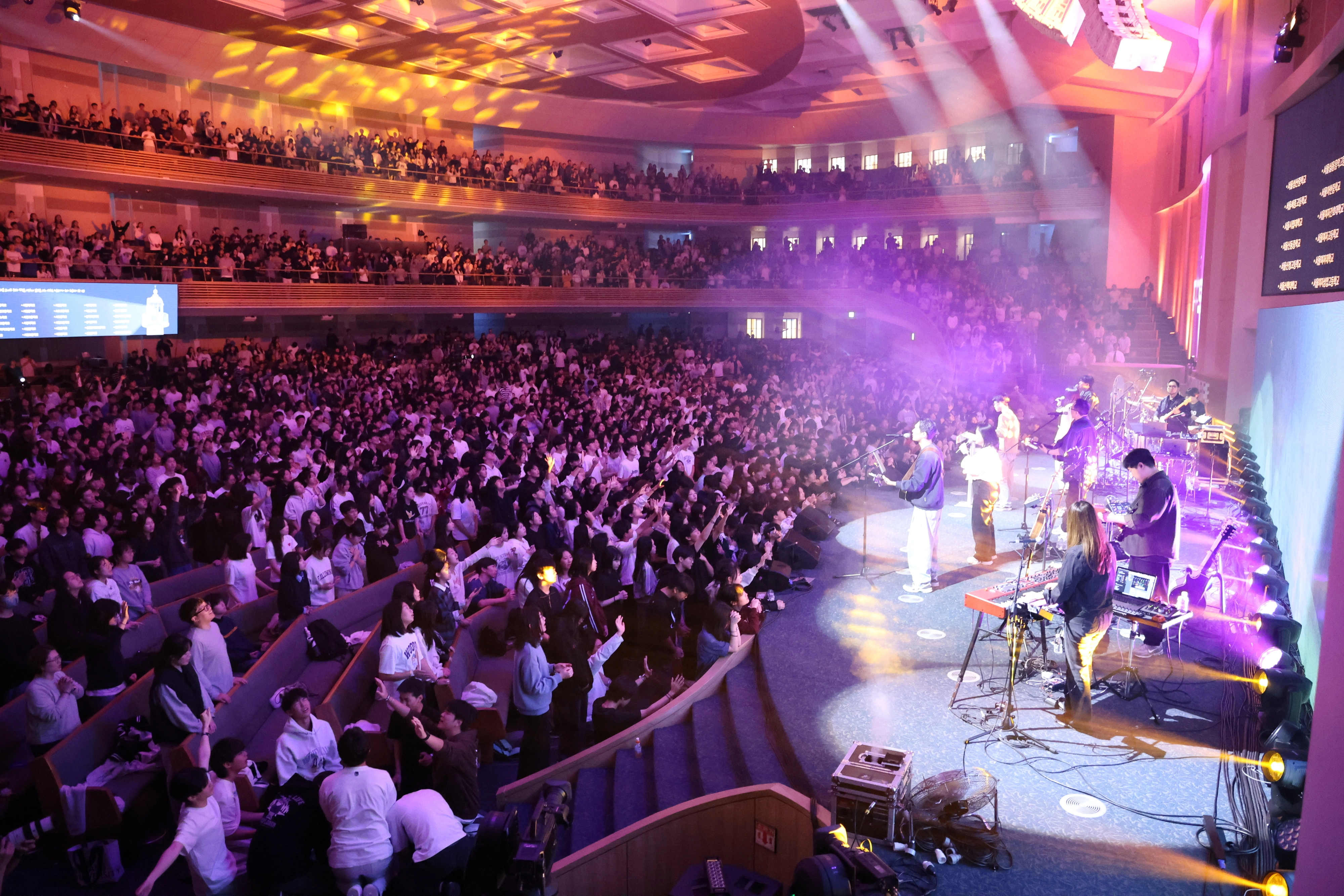 지난해 열린 더 라이트 집회의 모습. 사랑의교회 제공