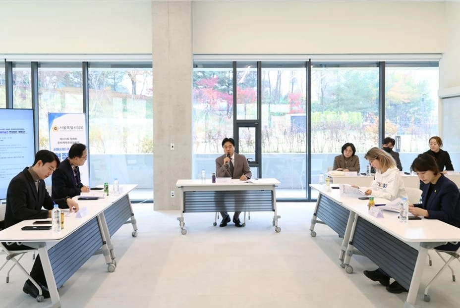 간담회에서 발언중인 이종배 위원장 직무대리