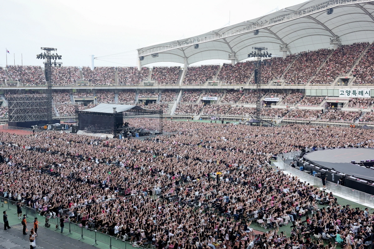 블랙핑크의 2025 월드 투어 한국 공연이 열린 지난 7월 5일 고양종합운동장 주경기장을 가득 채운 관객들.
고양시 제공