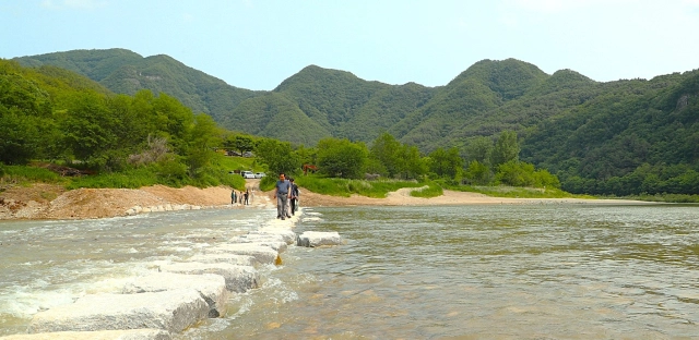 ‘2024년 한국관광의 별’로 선정된 안동 퇴계예던길 징검다리. 안동시 제공