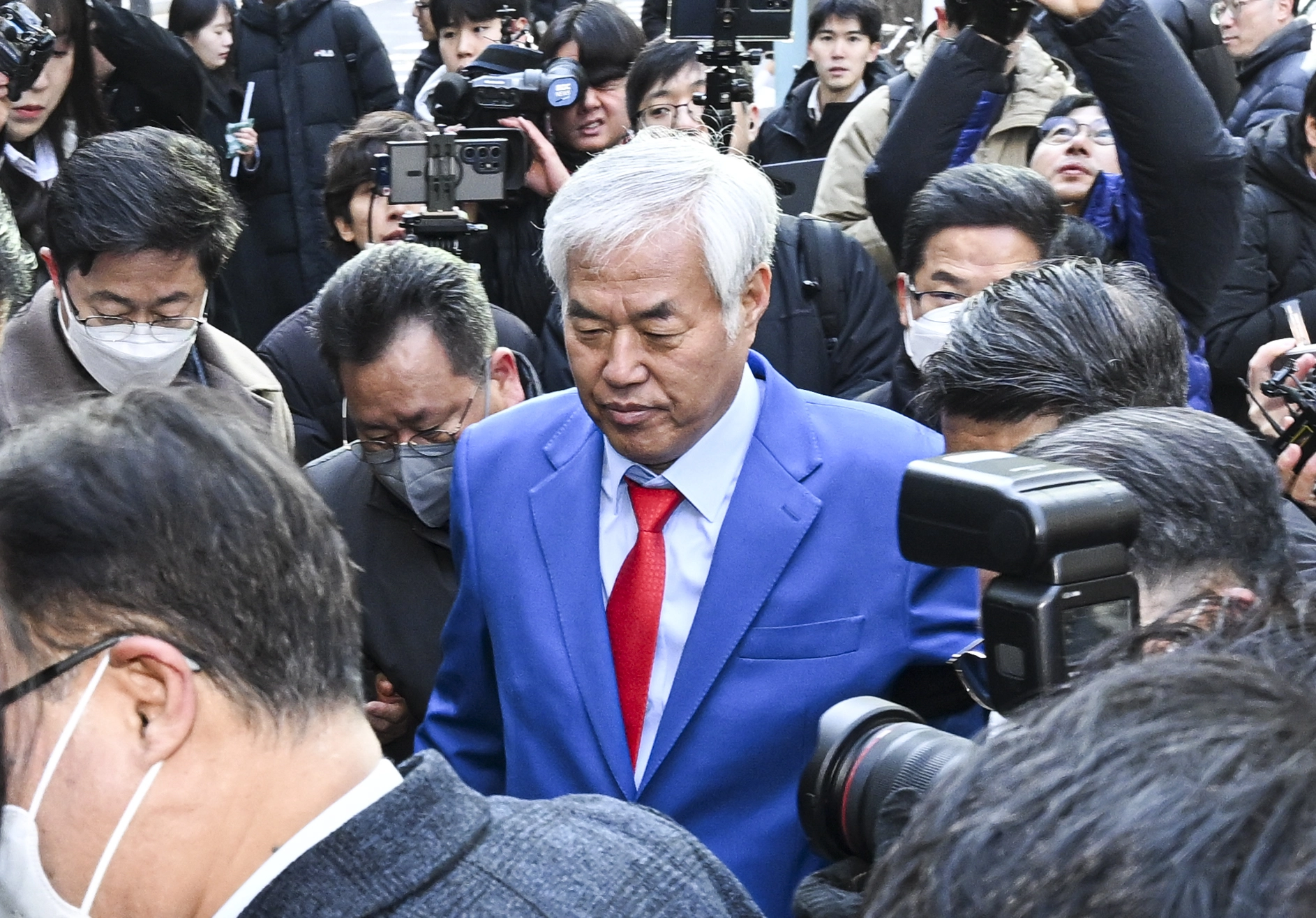 전광훈 사랑제일교회 목사가 18일 서울 종로구 서울경찰청으로 피의자 신분 조사를 받기 위해 출석하고 있다. 2025.11.18 이지훈 기자