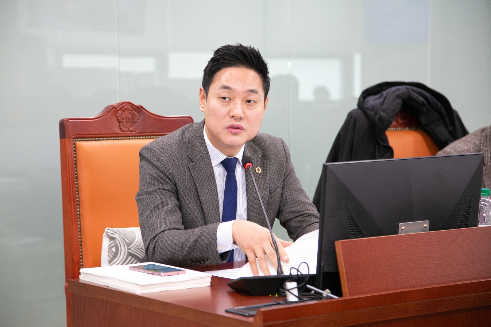 오석규 의원이 17일 경기도의회 문화체육관광위원회 소관 행정사무감사에서 피감기관을 상대로 질의하고 있다.(사진=경기도의회)