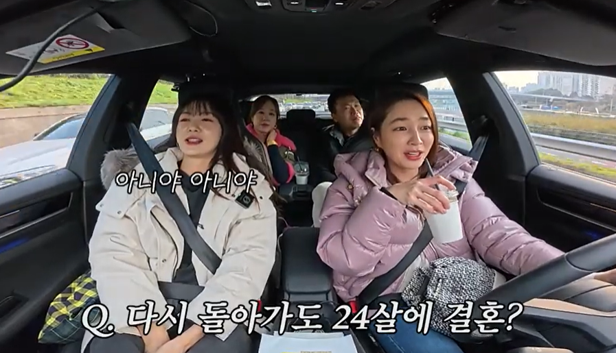 배우 이요원(왼쪽)이 이른 나이에 결혼한 경험에 대해 심경을 밝혔다. 유튜브 채널 ‘이민정MJ’ 캡처