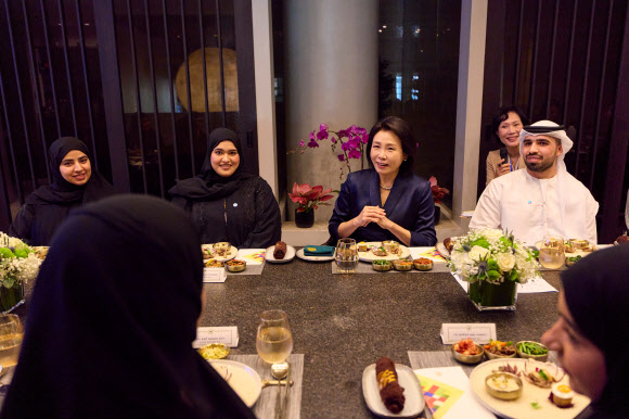 김혜경 여사, 한류동호회 대학생들과 오찬 간담회