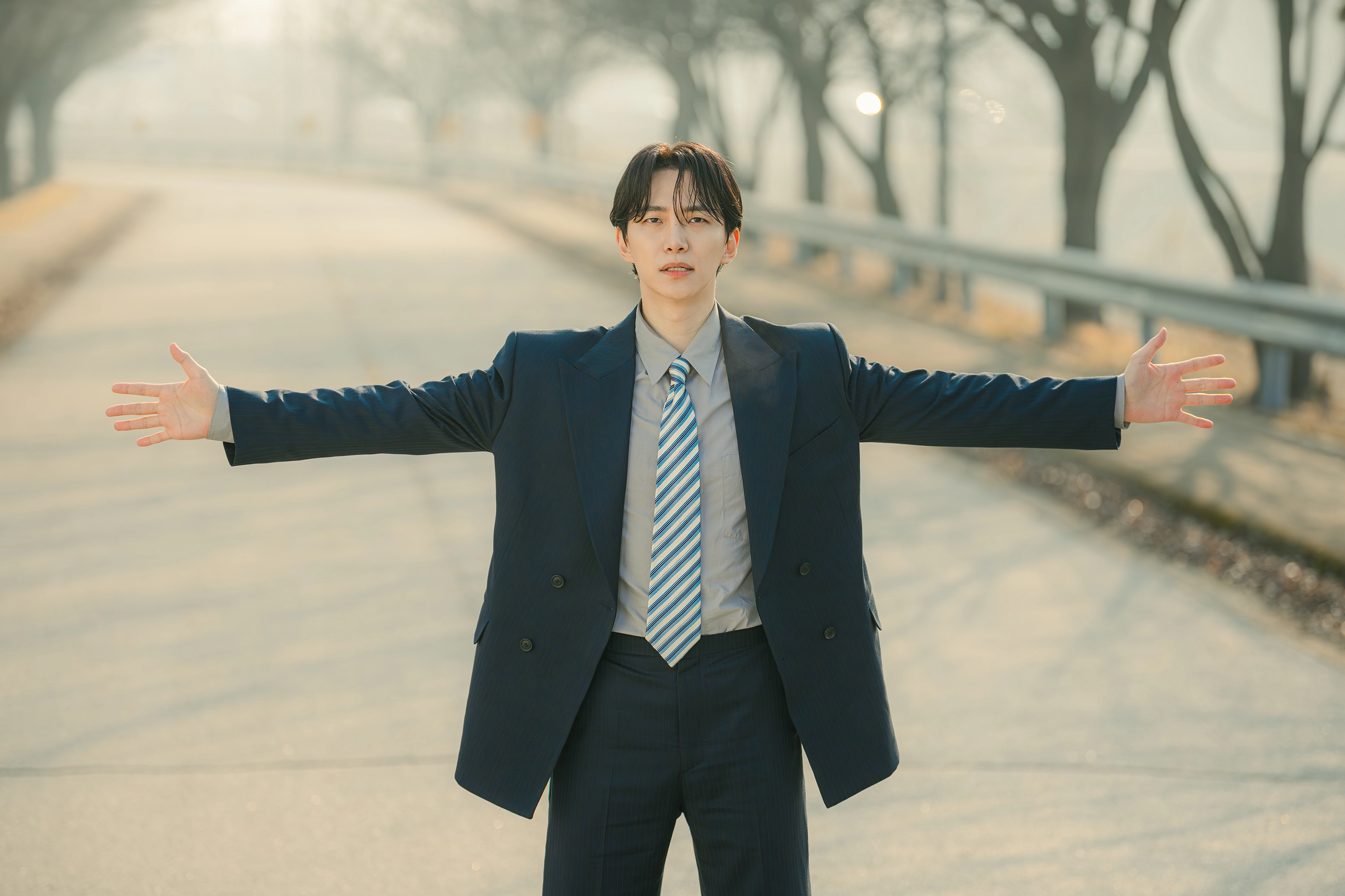 IMF 외환위기 시대에 위기를 기회로 만드는 상사맨들의 이야기를 담은 tvN 드라마 ‘태풍상사’.
tvN 제공