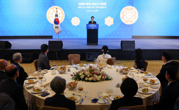 이집트를 공식 방문 중인 이재명 대통령이 20일(현지시간) 카이로의 한 호텔에서 열린 이집트 동포·지상사 간담회에서 발언하고 있다. 2025.11.21 연합뉴스