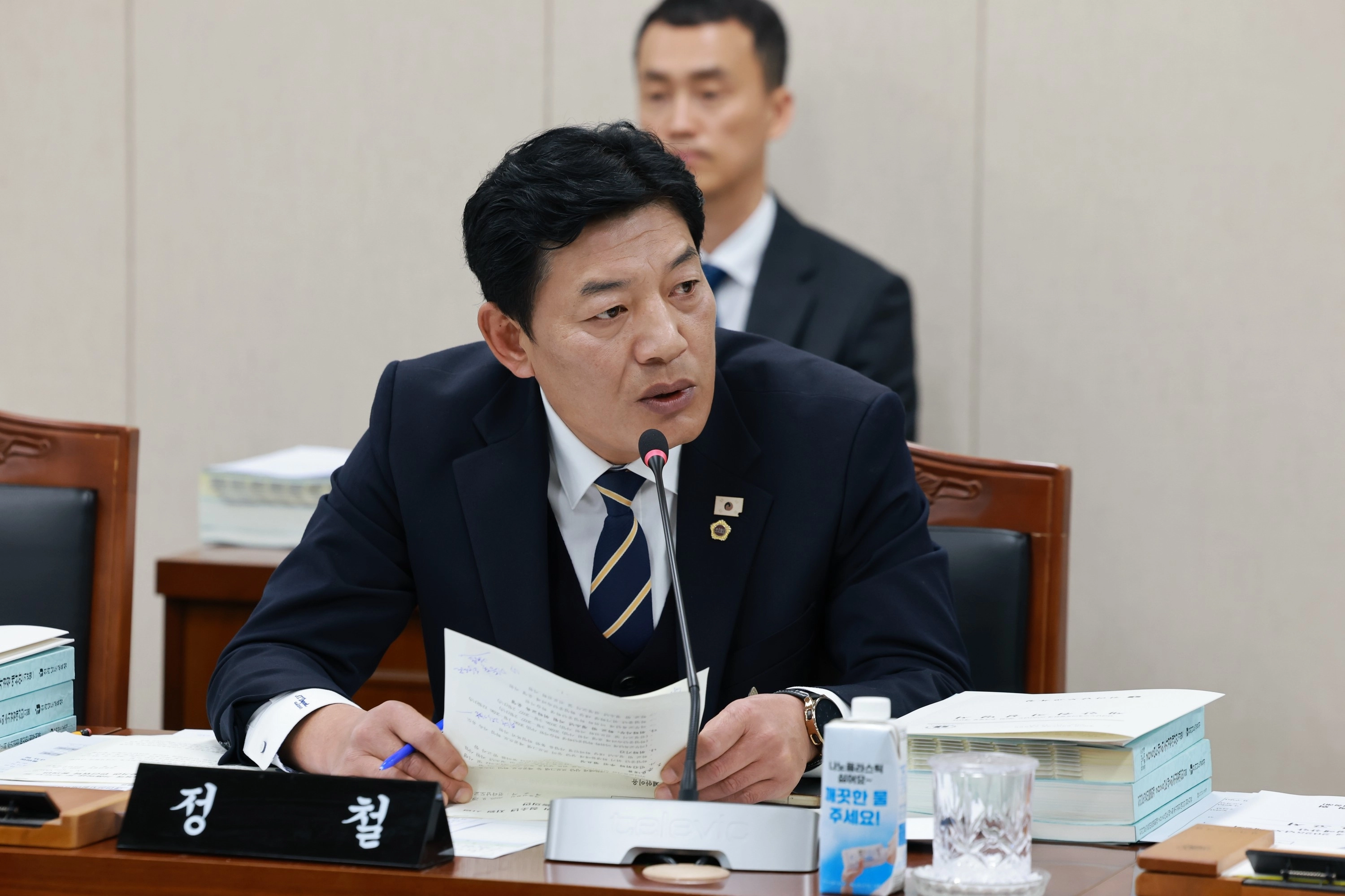 정철 도의원이 전남교육청의 학교폭력 대응 부실 대책을 지적하고 있다.