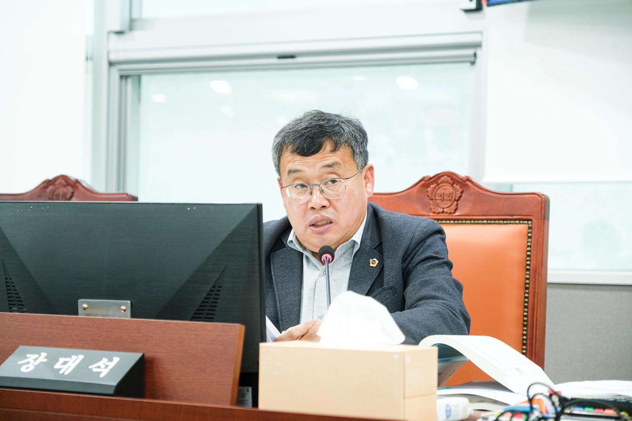 장대석 의원이 경기도 안전관리실 2026년도 예산안 심의에서 질의하고 있다.(사진=경기도의회)