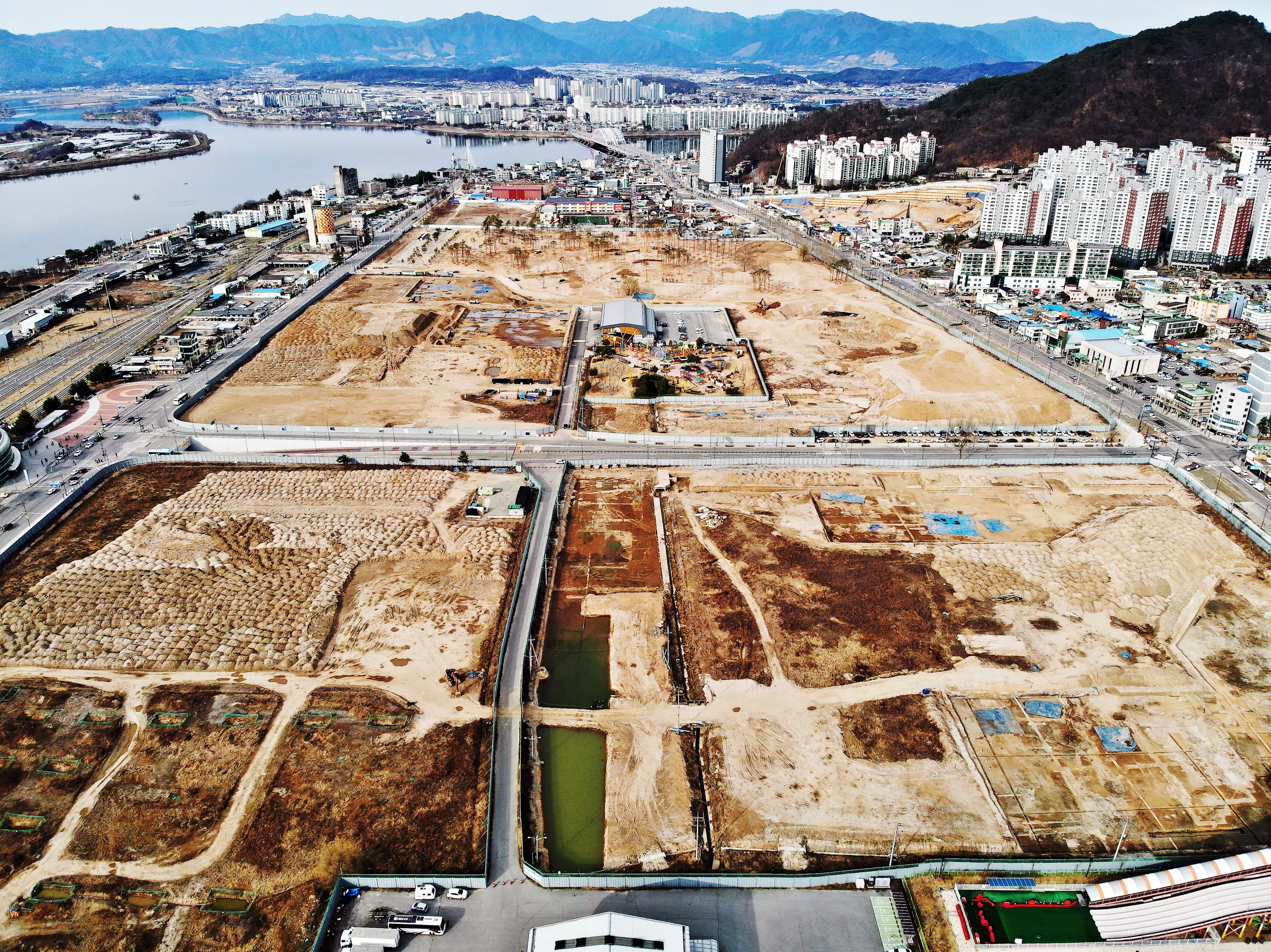 춘천시가 첨단영상산업단지와 컨벤션센터, 공원 등으로 개발할 캠프페이지. 
춘천시 제공