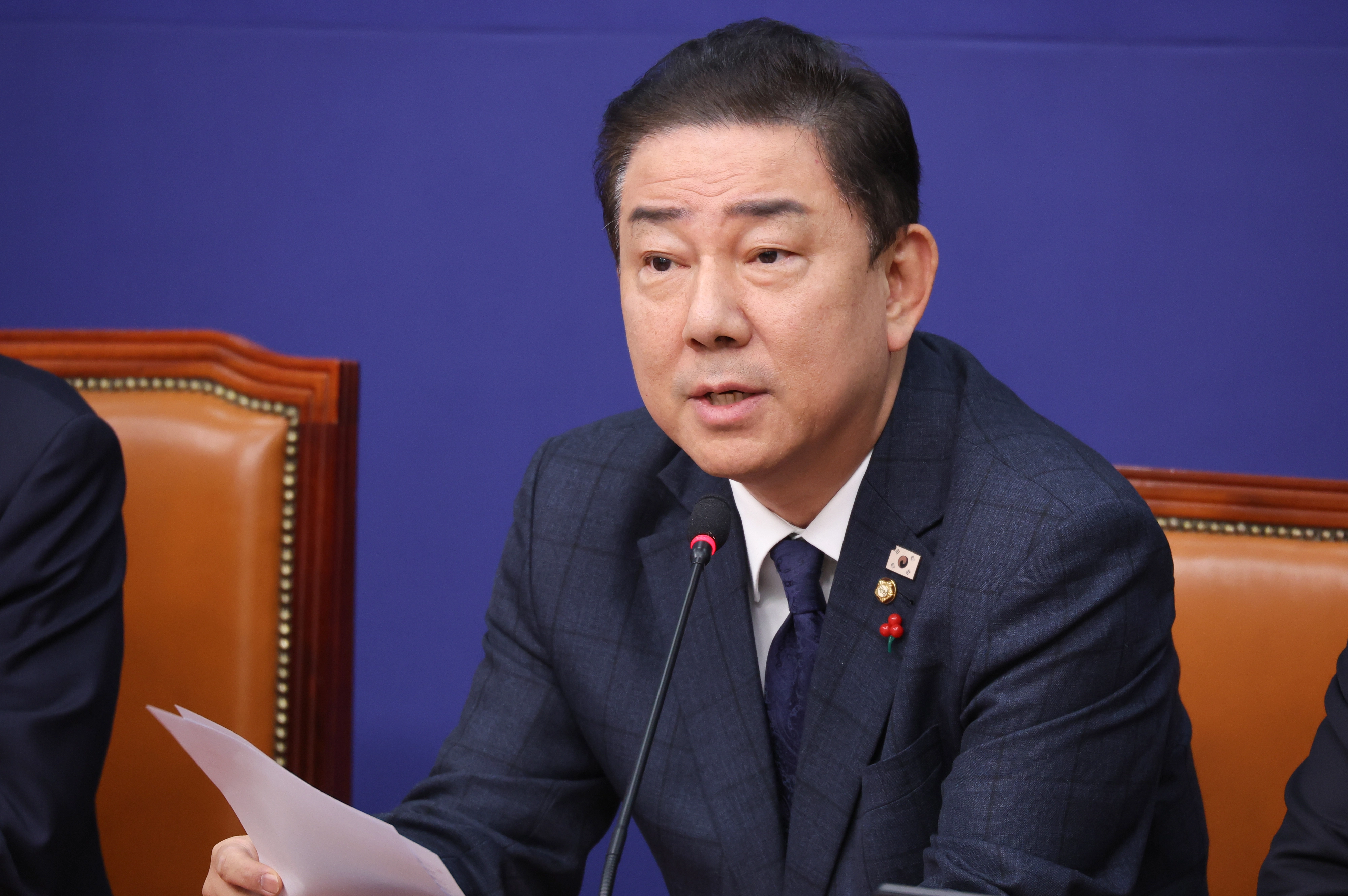 최고위원회의에서 발언하는 김병기 원내대표  더불어민주당 김병기 원내대표가 28일 서울 여의도 국회에서 열린 최고위원회의에서 발언하고 있다. 2025.11.28 연합뉴스