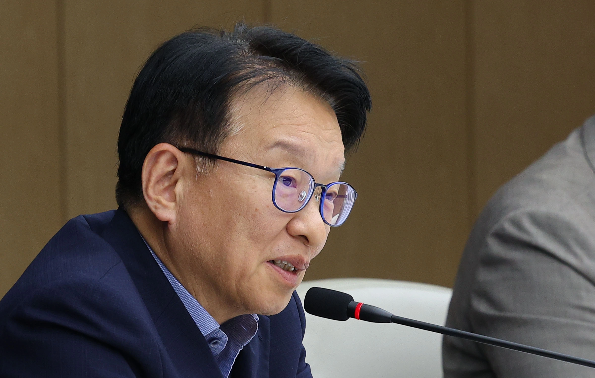 발언하는 권칠승 TF 단장  권칠승  더불어민주당 경제형벌민사책임합리화TF  단장이 지난 9월 9일 서울 중구 대한상공회의소에서 열린 민주당 코스피5000특위·경제형벌민사책임합리화TF - 경제8단체 간담회에서 발언하고 있다. 2025.9.9 연합뉴스