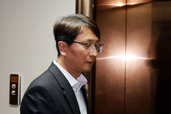 쿠팡 대표 “쿠팡 고객과 국민께 사과…빠른 사태 규명 노력”