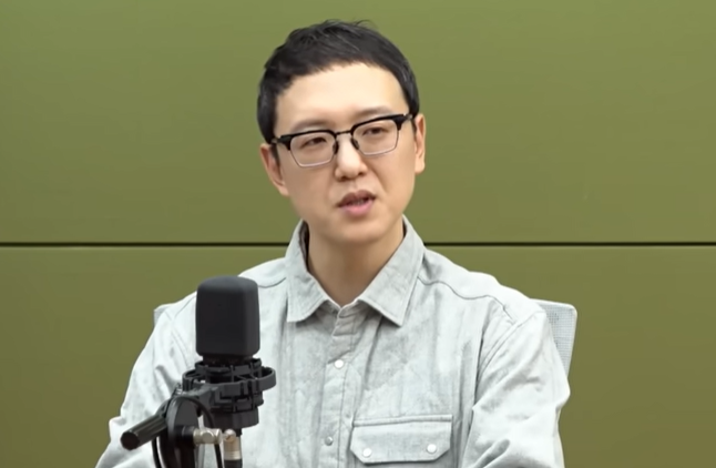 송희구 작가. 유튜브 채널 ‘CBS 김현정의 뉴스쇼’ 캡처