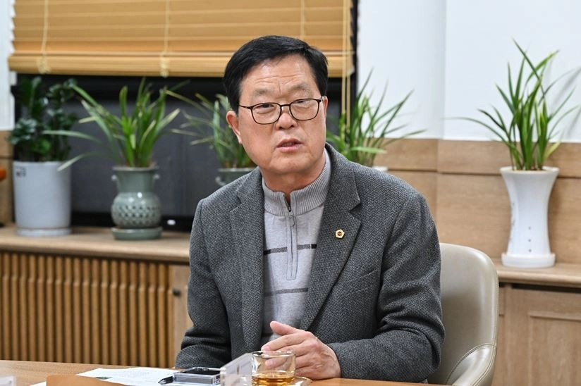 간담회에서 발언중인 김원중 의원